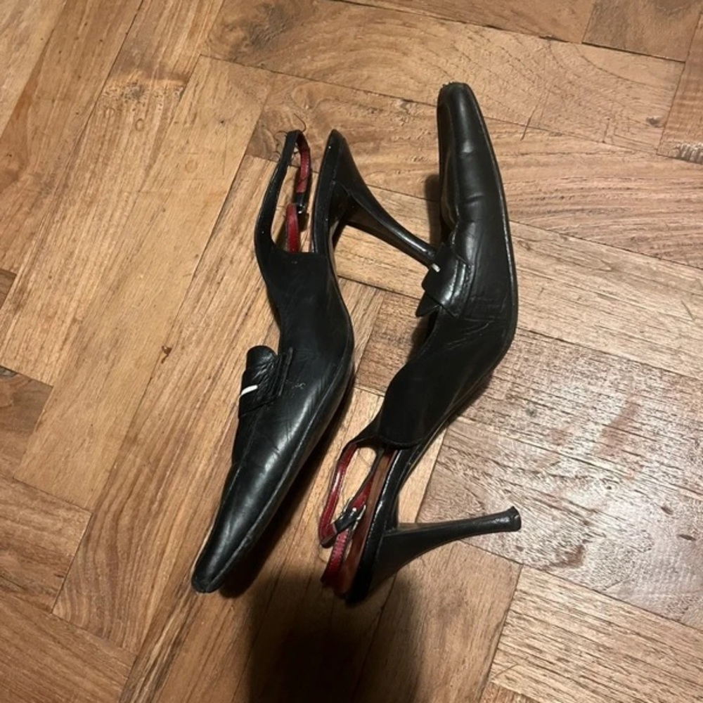 Elegant Black Heels with Red Insole - Picture 2 of 3